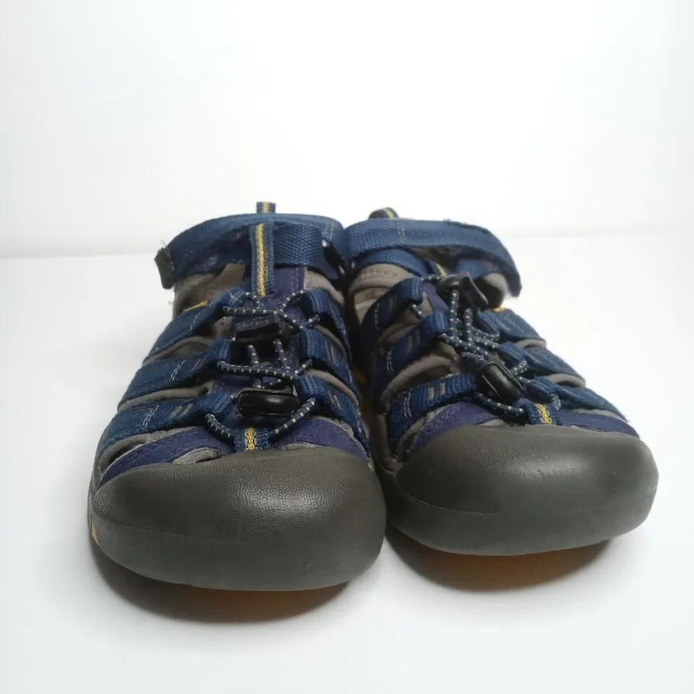 Keen sandals boy size 4